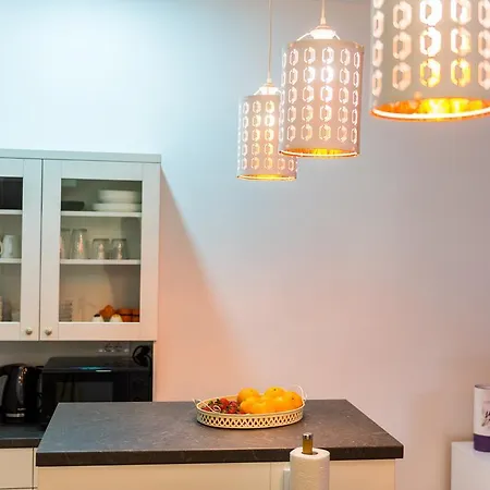 Bright Center With Balcony شقة