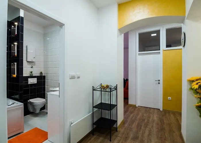 Bright Center With Balcony *