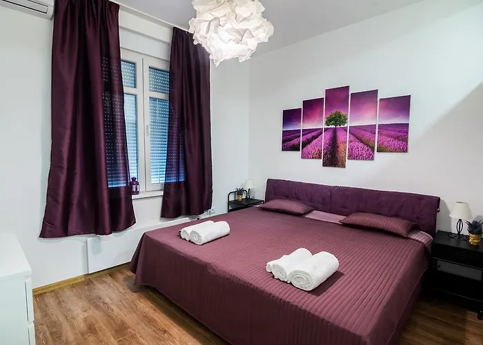 Bright Center With Balcony *