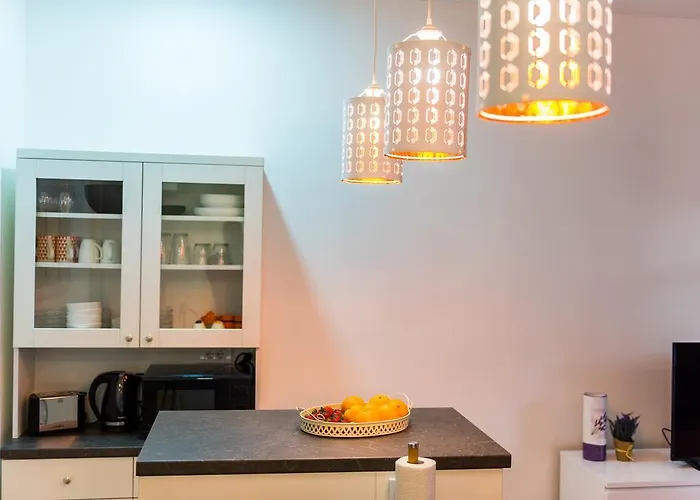 Bright Center With Balcony شقة