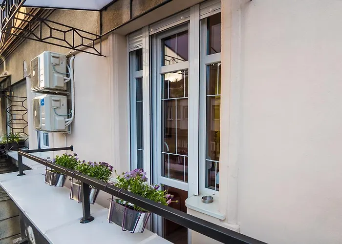 Bright Center With Balcony