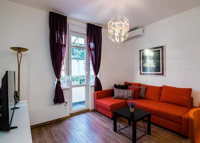 Bright Center With Balcony *